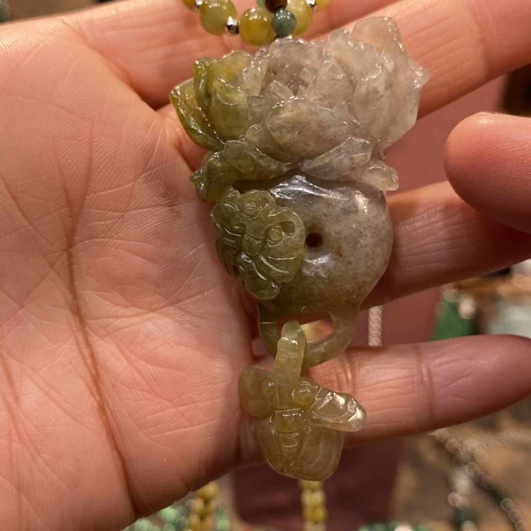 翡翠吊坠(赠链)未镶嵌