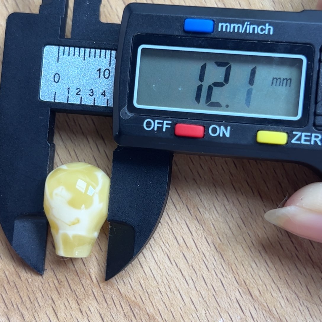 裸石琥珀未镶嵌三通