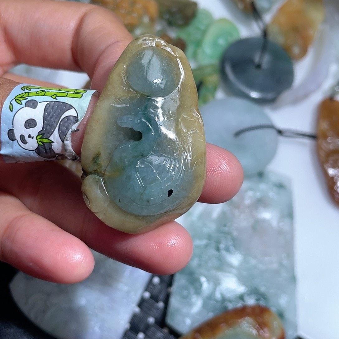 翡翠未镶嵌颈饰我