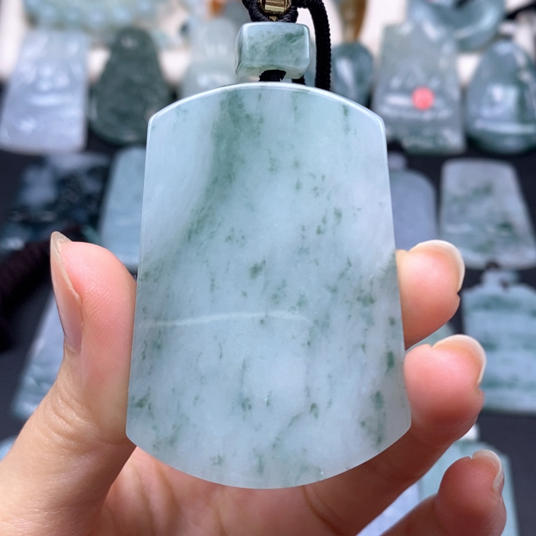 翡翠未镶嵌颈饰无事牌