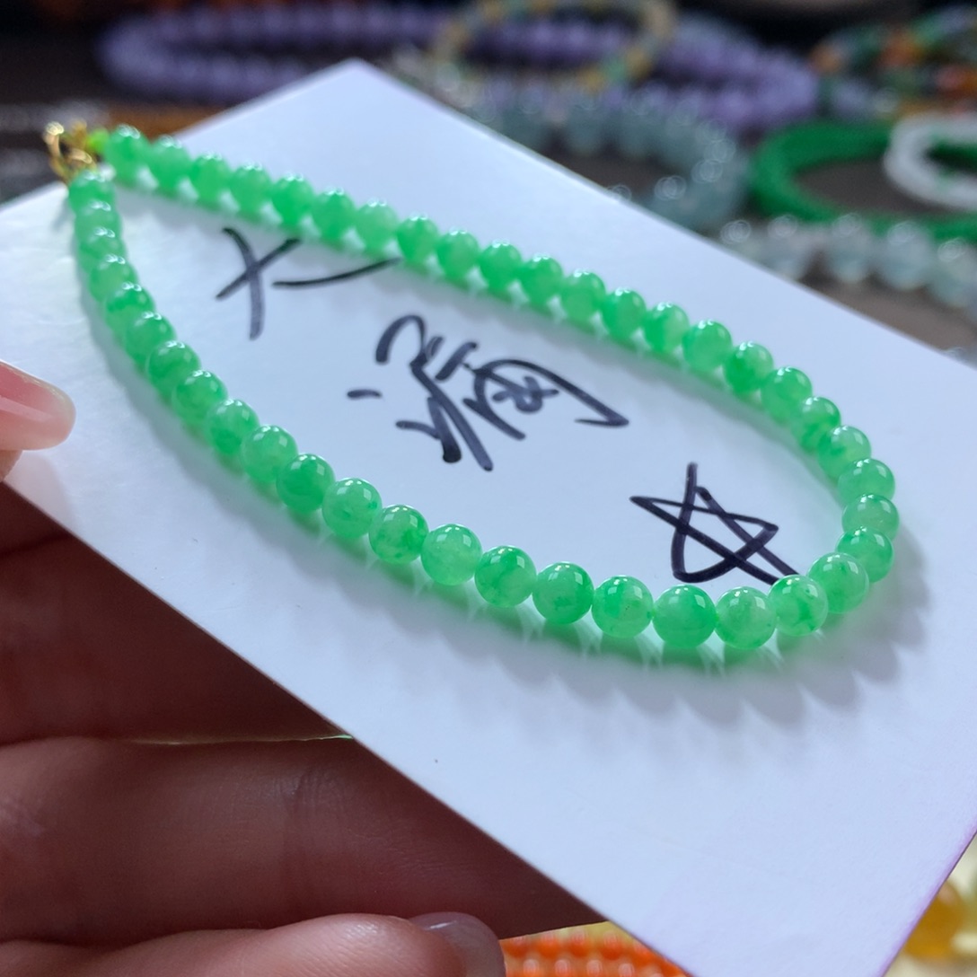 翡翠手链未镶嵌性价比！木那甜阳绿卡4