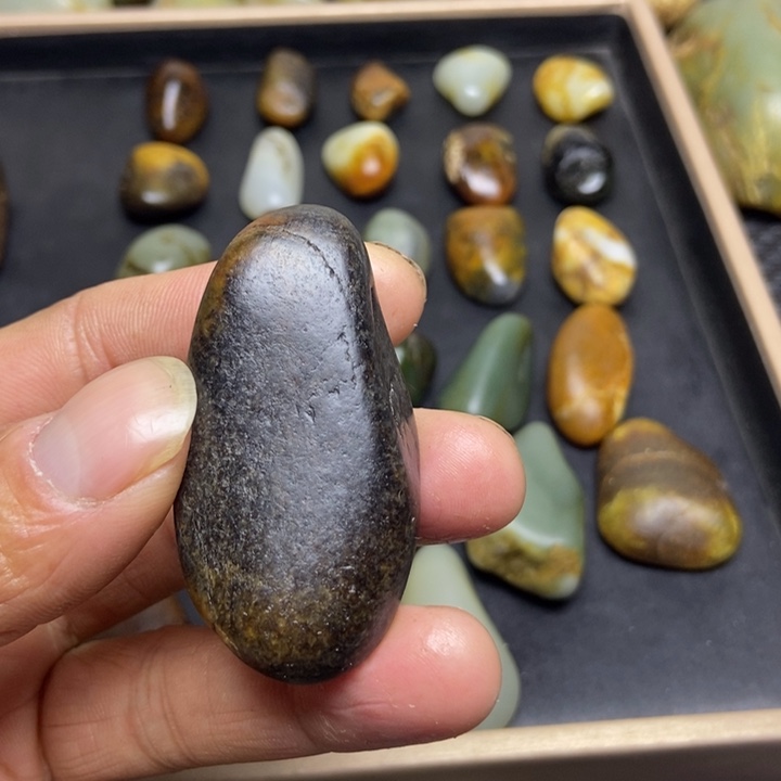 摸***子和田玉（糖玉）未镶嵌珠宝奇石