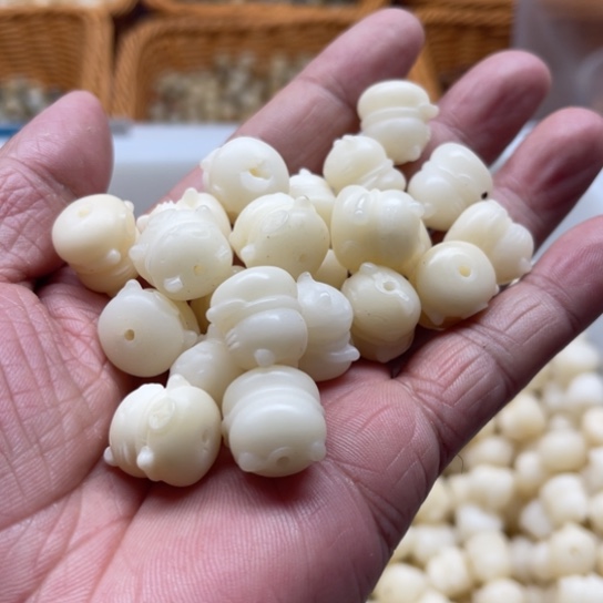 白玉菩提吊坠瑕疵15白玉猫20颗
