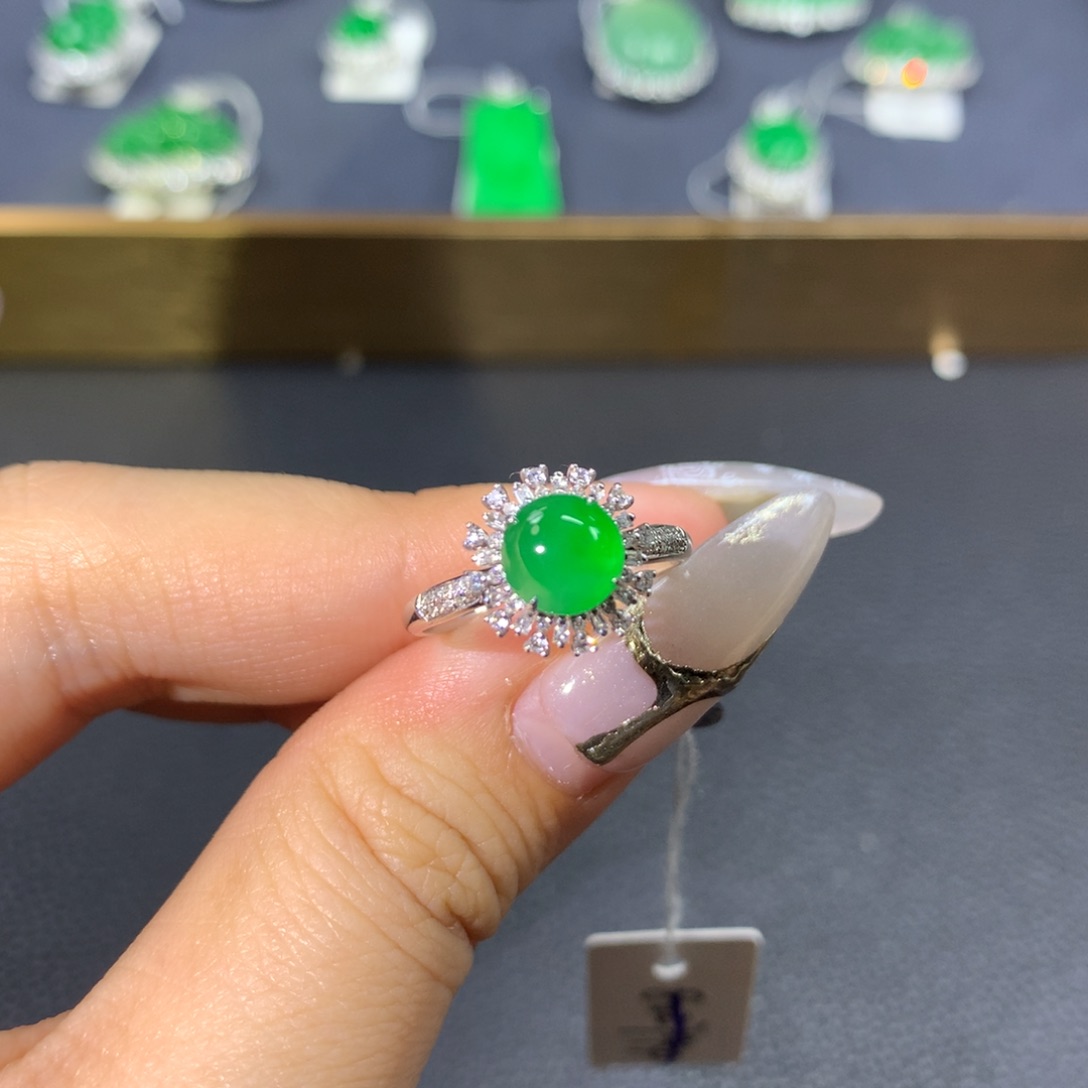 翡翠戒指18K金镶嵌翡翠