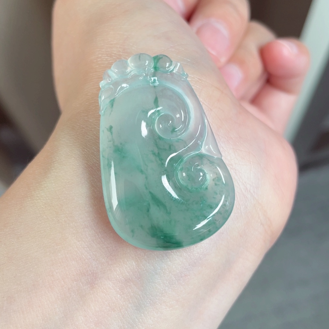 翡翠颈饰未镶嵌如意