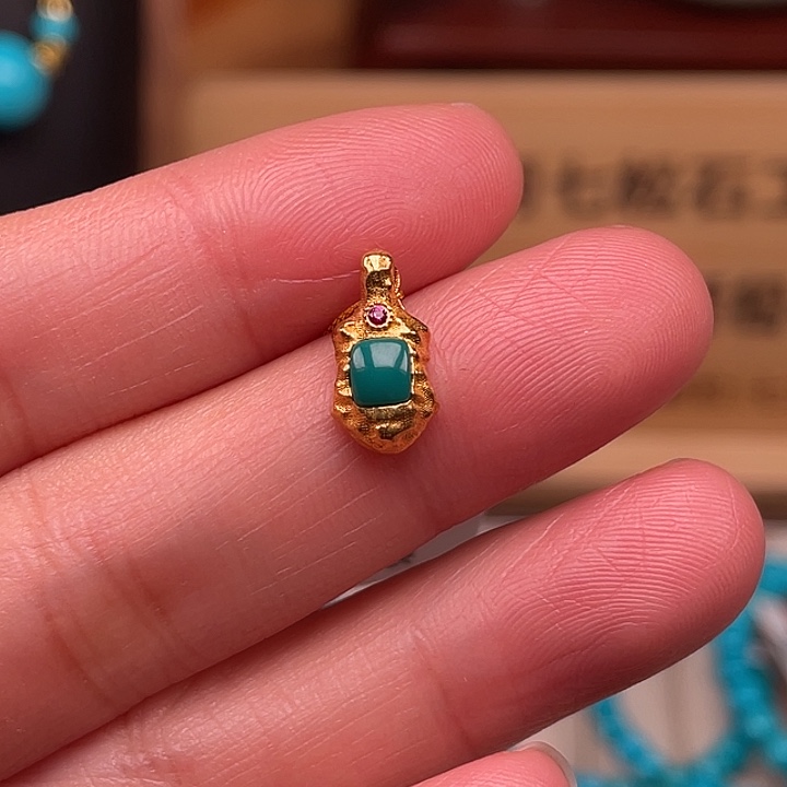 绿松石18K金镶嵌珠宝奇石