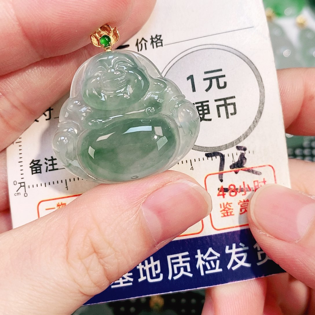 翡翠18K金镶嵌颈饰吊坠