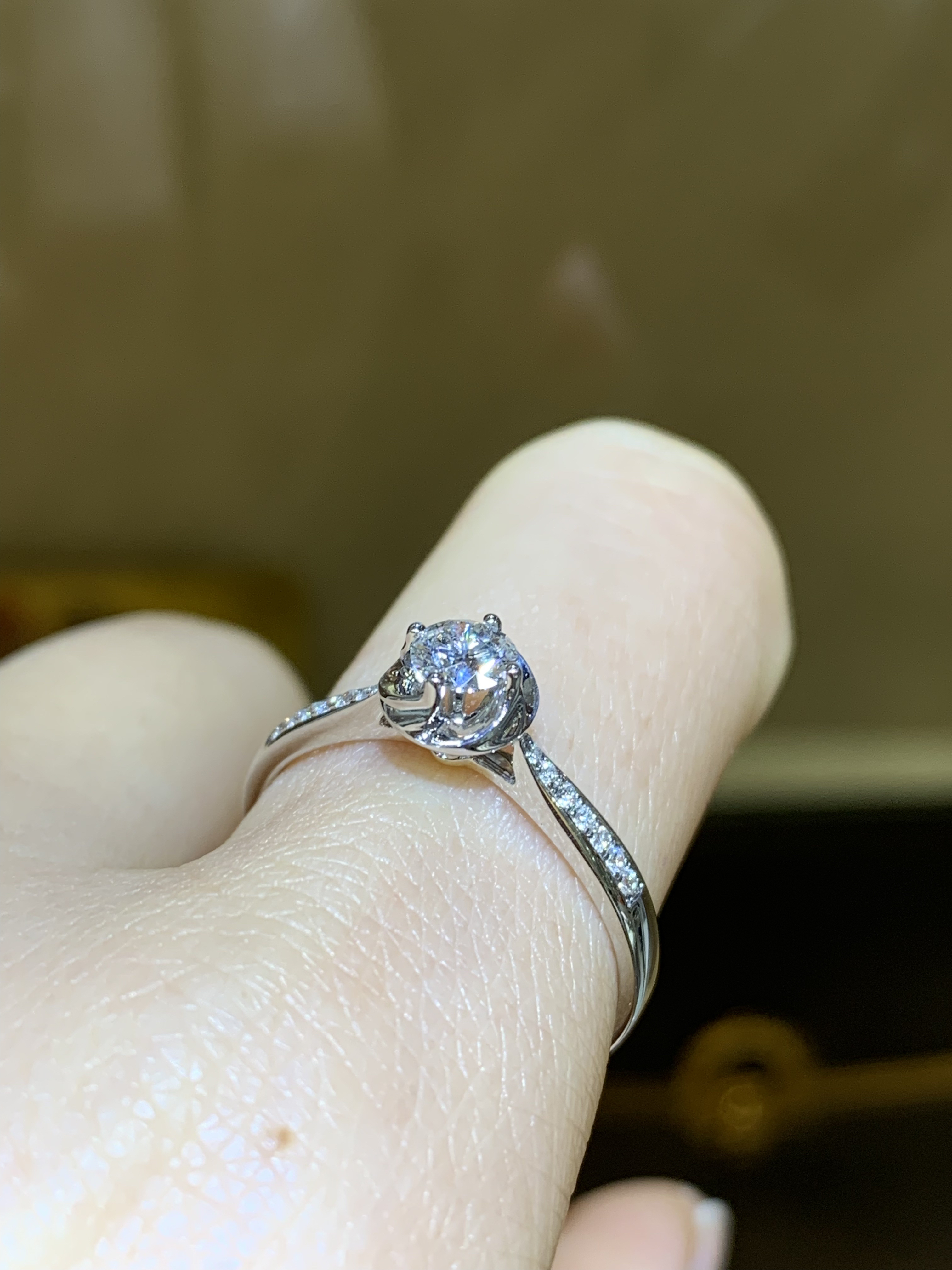 0.31克拉钻石女戒18k金镶嵌E色SI净度圈口18#