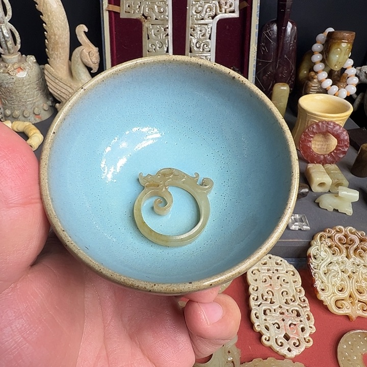 瓷片红**背陶瓷摆件与陶瓷制作
