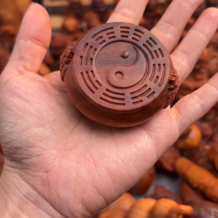 王***哥太行崖柏手把件的设计和制作