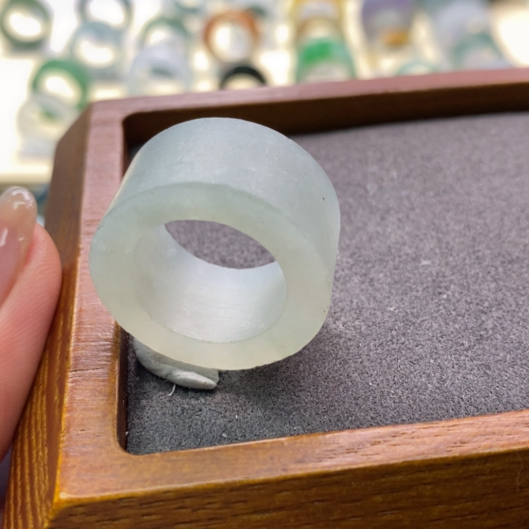 定制翡翠未镶嵌戒指