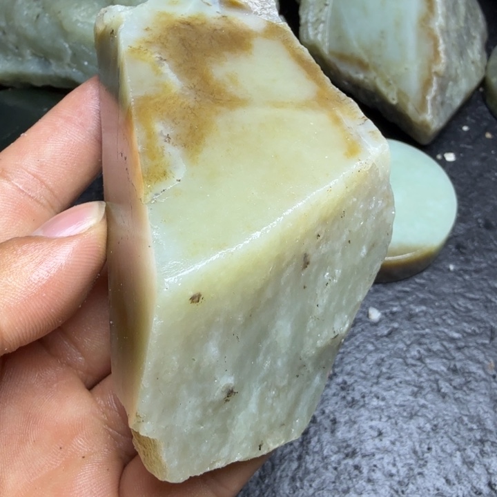 和田玉（糖玉）未镶嵌珠宝奇石