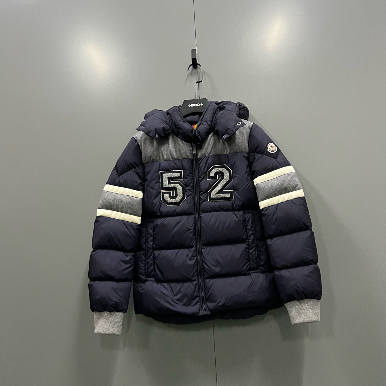 99新 MONCLER jp1208 蒙口 抓绒数字刺绣羽绒服 14码 305030