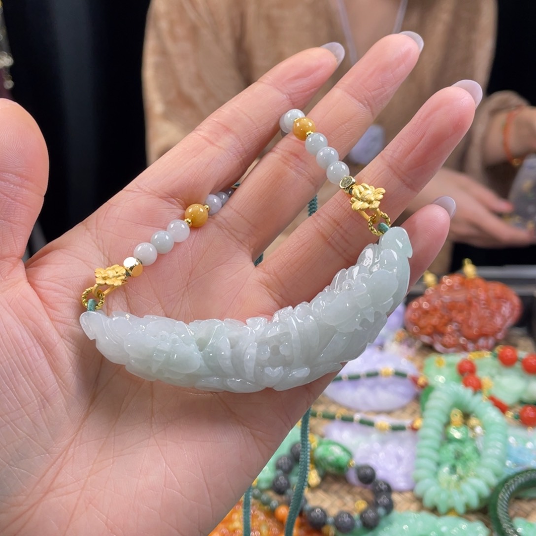 翡翠颈饰未镶嵌代编织