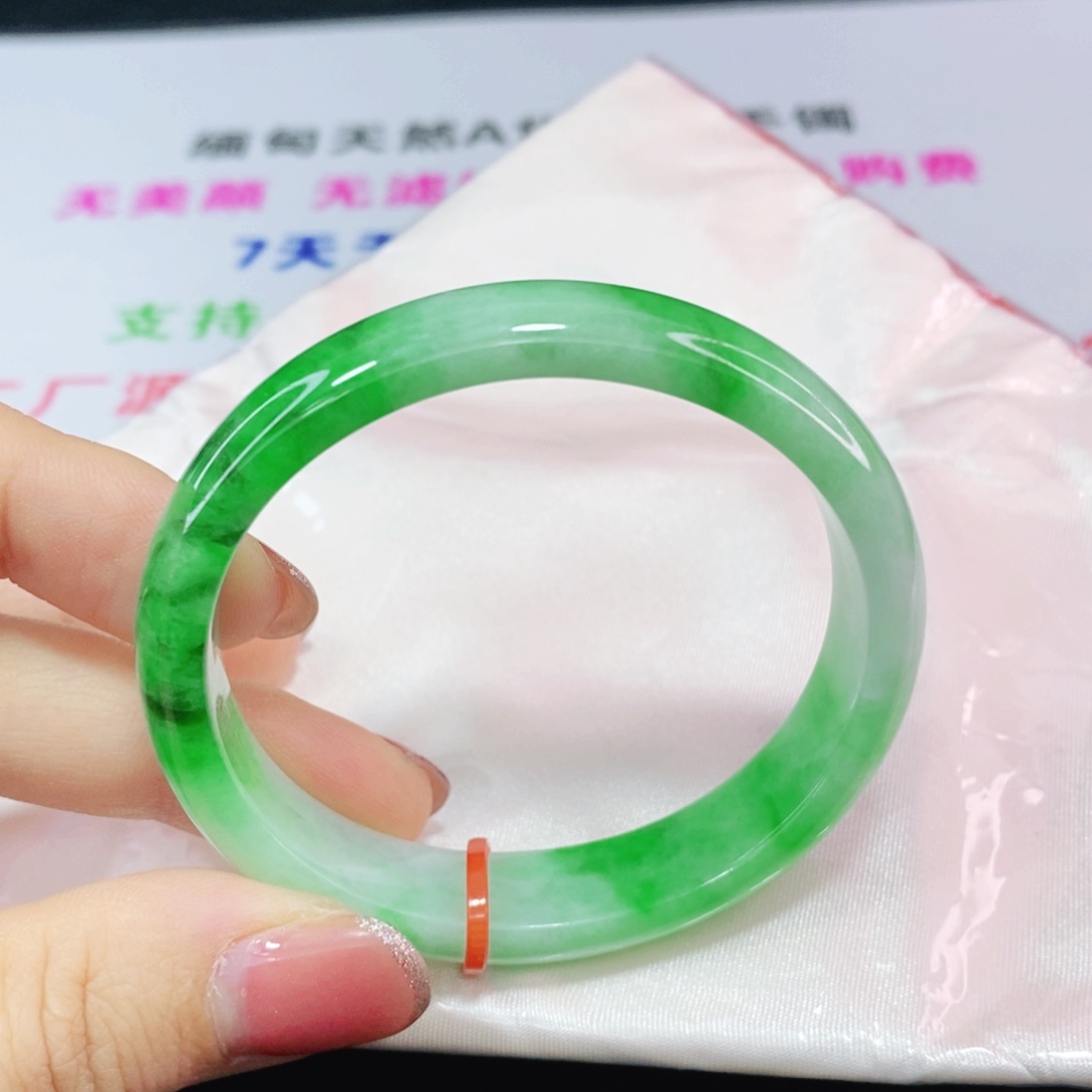 未镶嵌手镯（贵妃镯）翡翠53.3圈