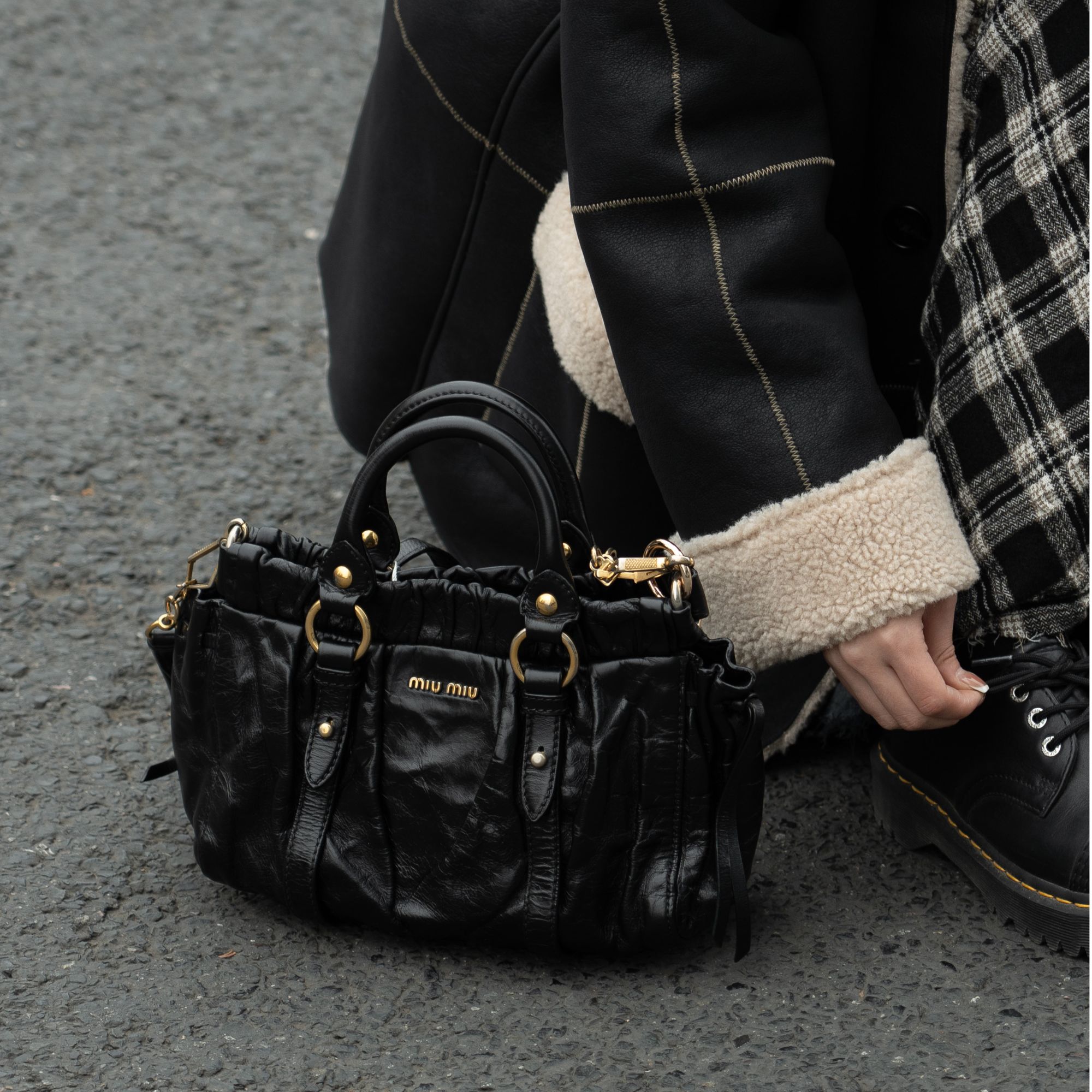 95新 MIU MIU/缪缪 缪缪黑金双环手提包