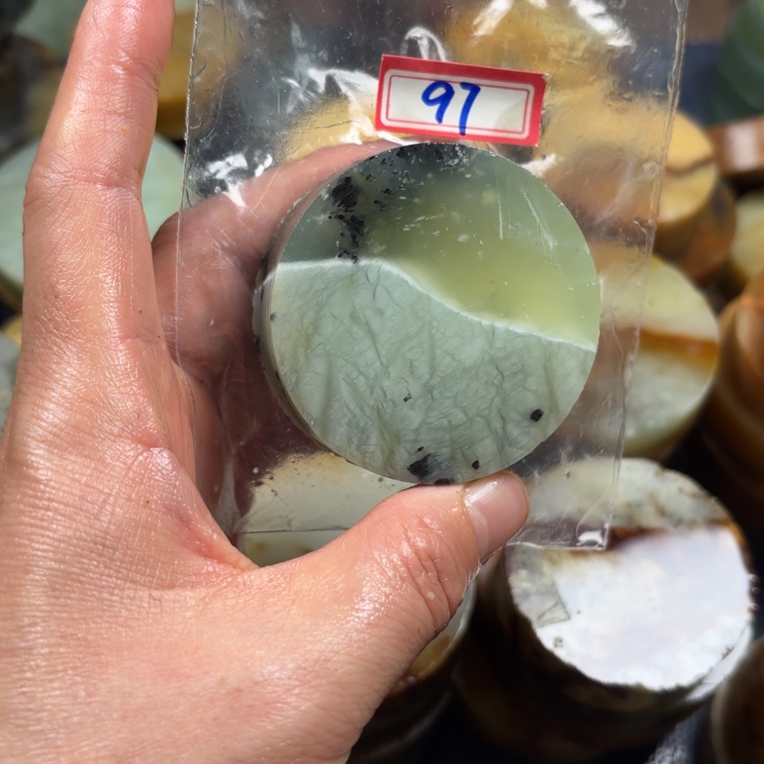 啊***哈蛇纹石玉未镶嵌珠宝半成品