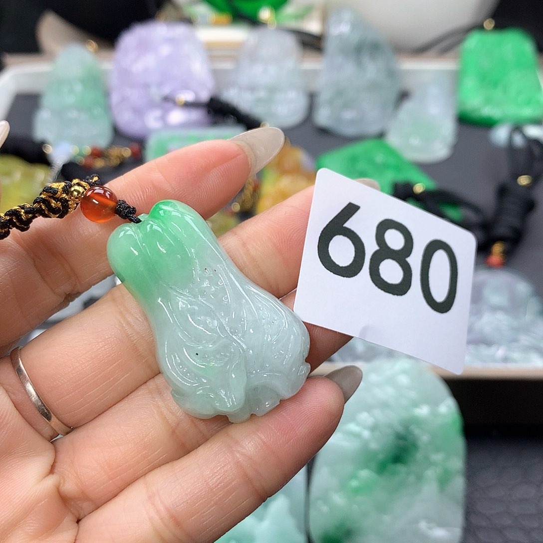 翡翠吊坠(赠链)未镶嵌