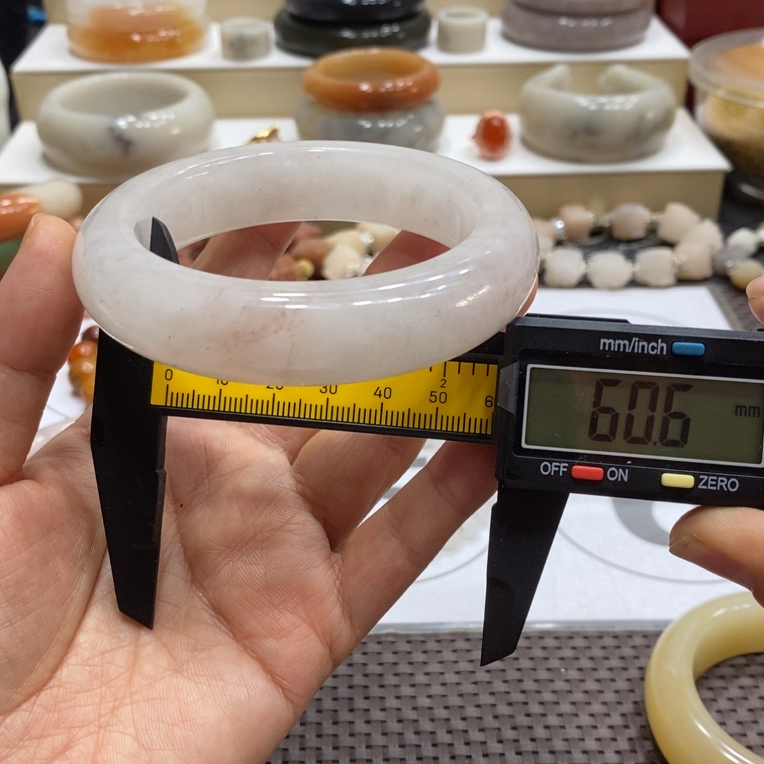 石英质玉未镶嵌手镯