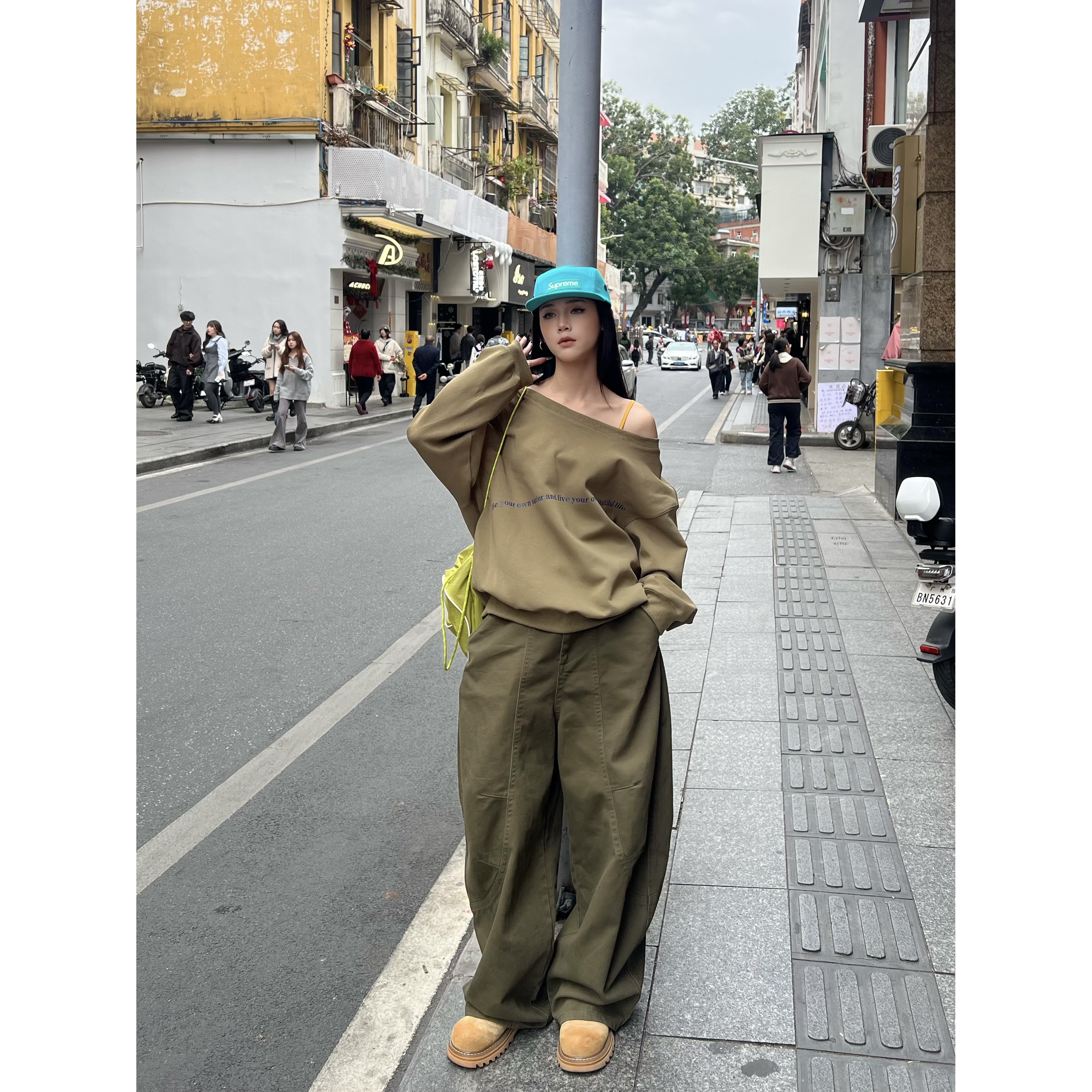 现货 杨九七美式薄款一字肩上衣复古百搭休闲宽松套头卫衣女 7403