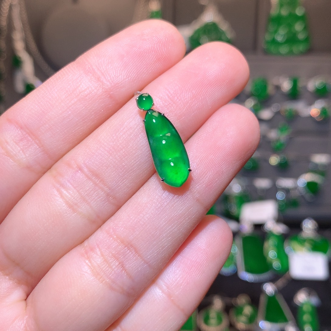 翡翠颈饰18K金镶嵌豆子