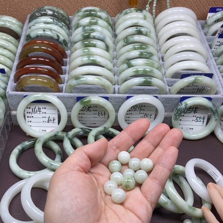 S***e蛇纹石玉未镶嵌手镯