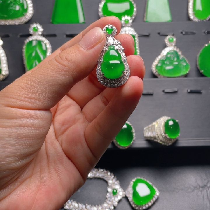 翡翠颈饰未镶嵌翡翠吊坠