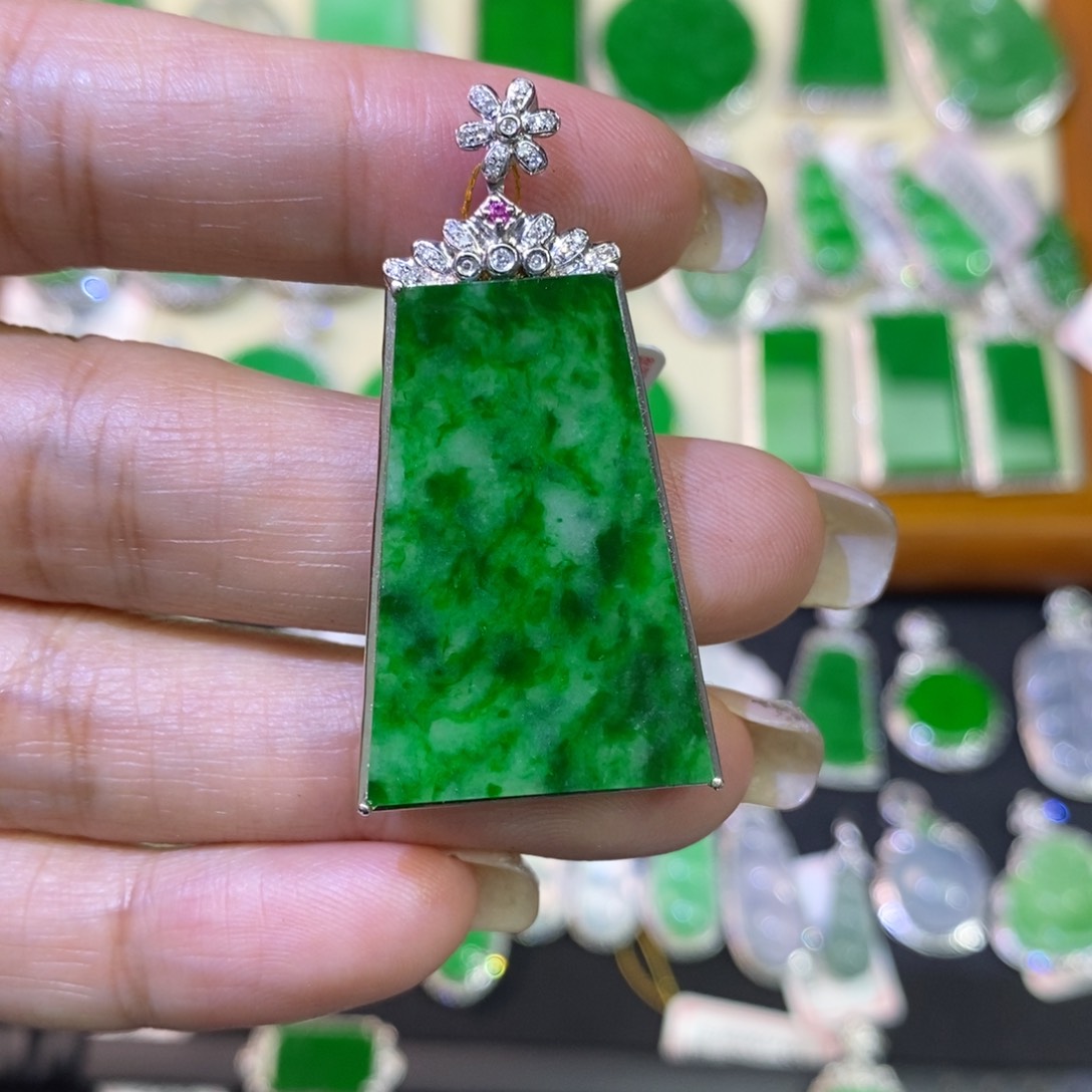 翡翠吊坠(不含链)18K金镶嵌吊坠