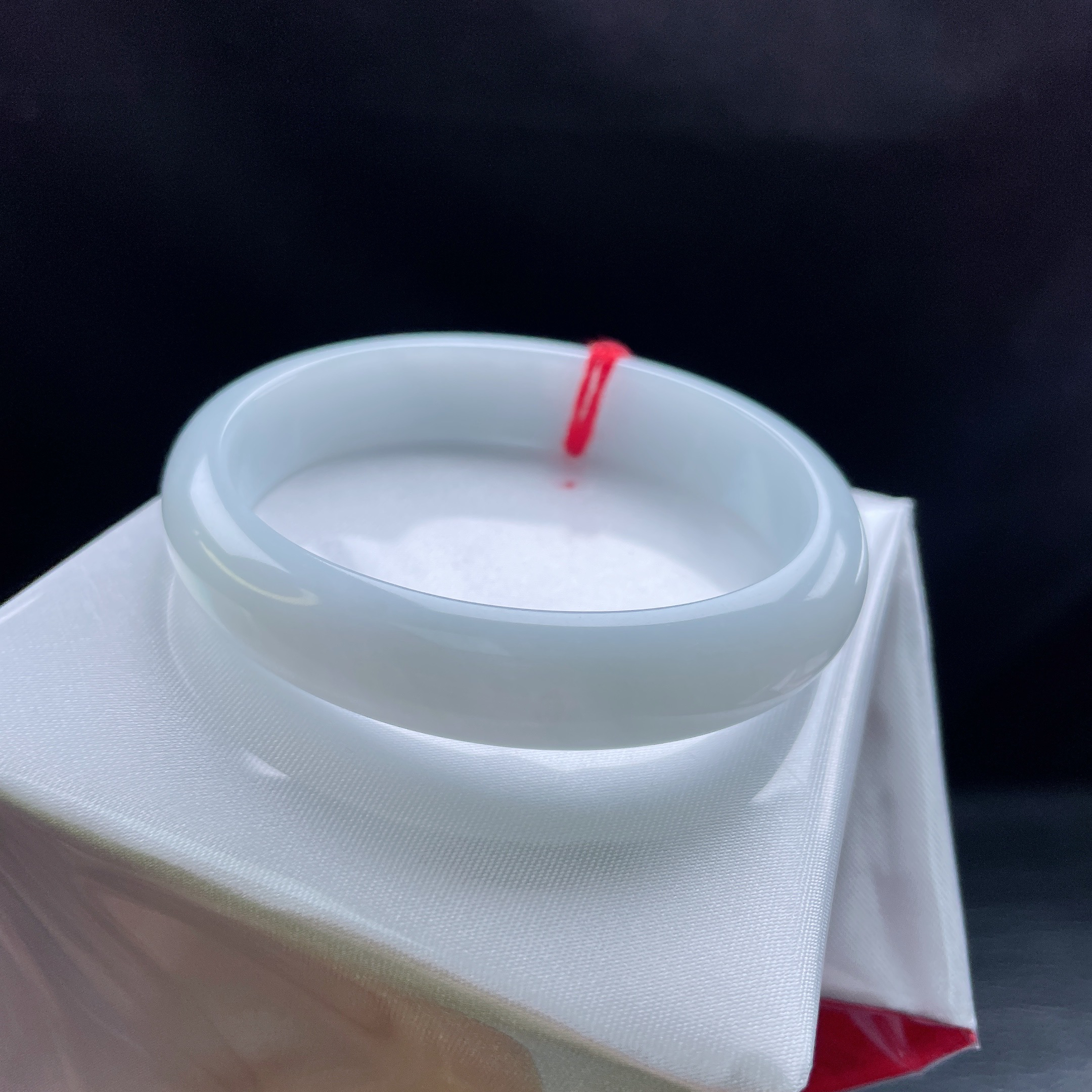 55圈糯化浅绿贵妃手镯 有纹