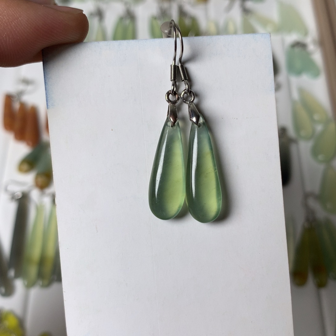 蛇纹石玉耳环未镶嵌