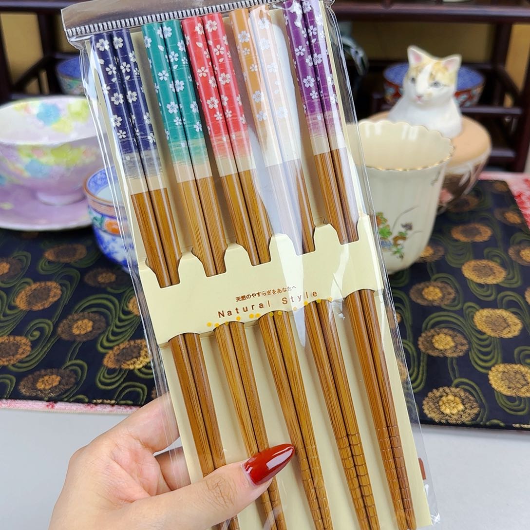 他家茶具瓷器真美！