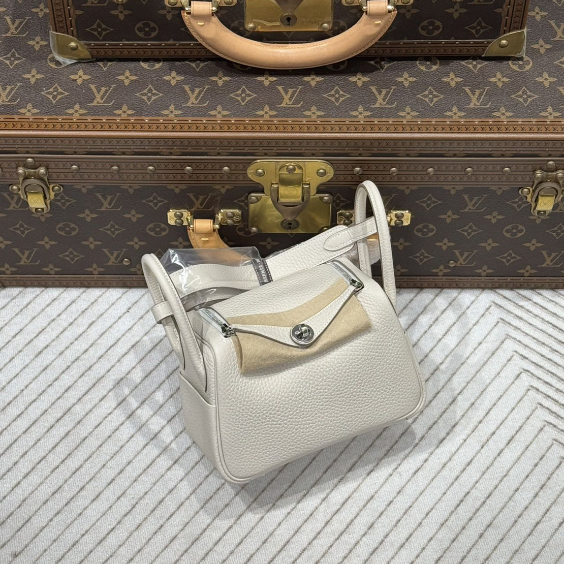 未使用 Hermes/爱马仕 贝贝 定金/爱马仕minilindy奶昔白银扣 K刻