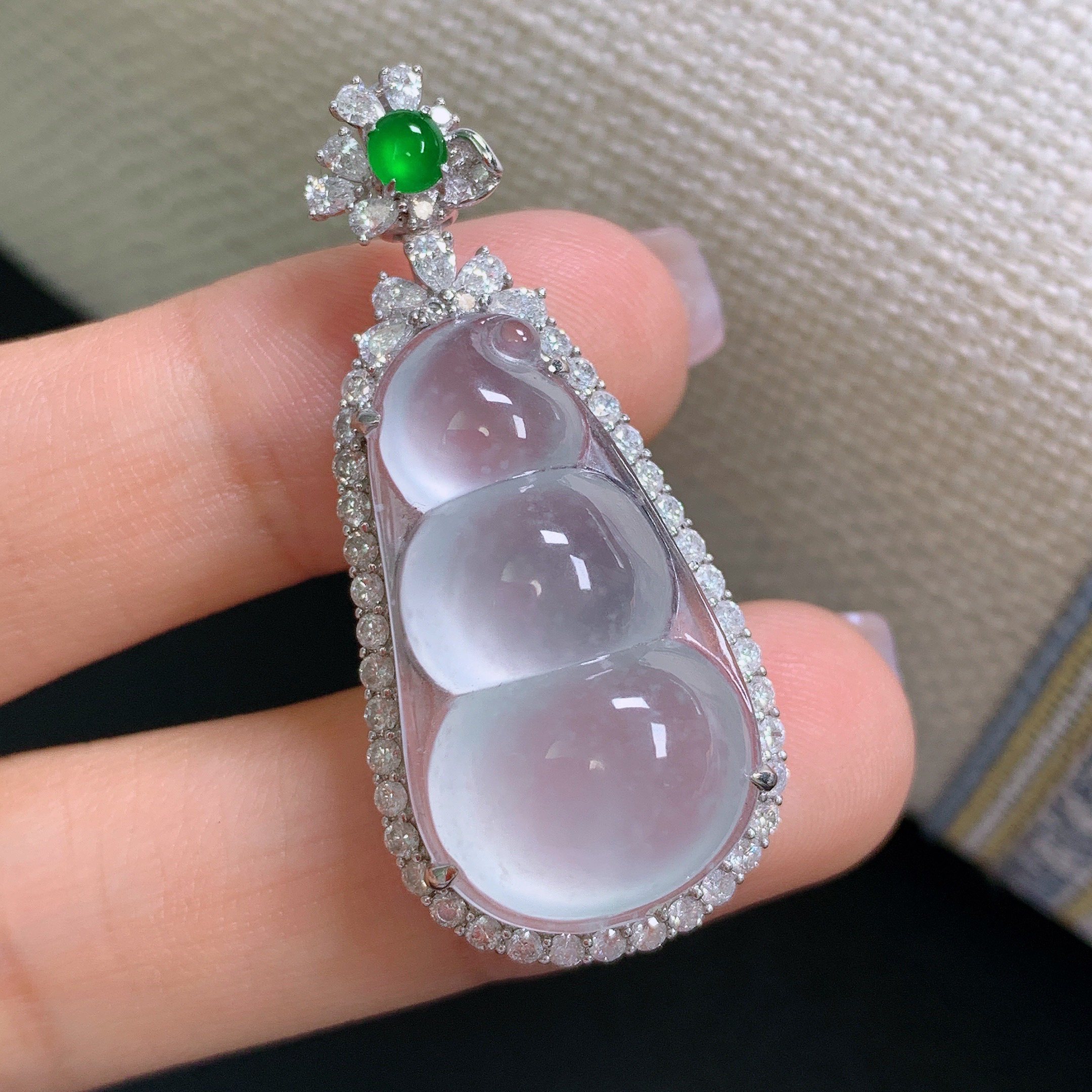 缅甸天然A货翡翠镶嵌18k金木那雪花棉高冰福豆吊坠40.4，18.3，11.5