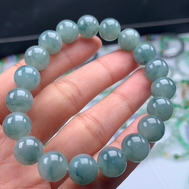 翡翠手镯未镶嵌卡