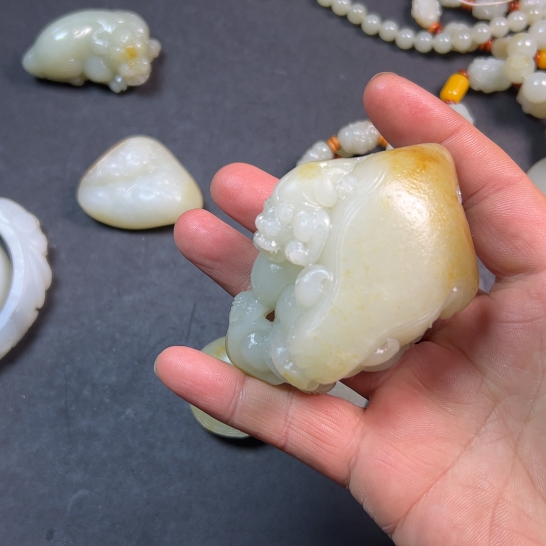 和田玉颈饰未镶嵌