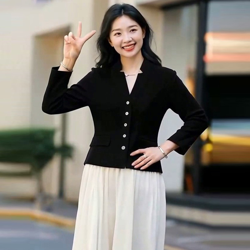 复古港风立领长袖外套女2025秋季新款高级感v领修身显瘦气质上衣