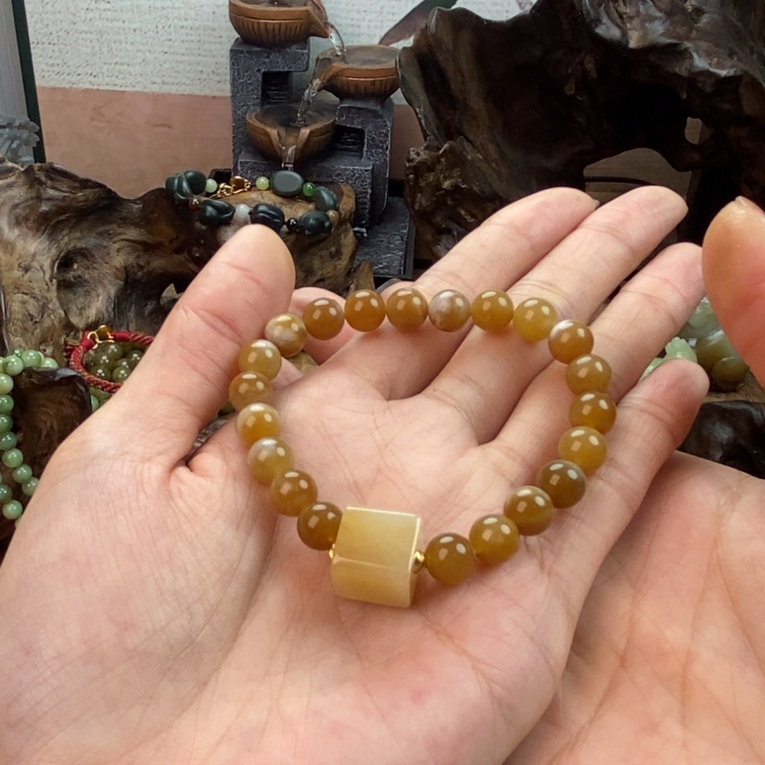 L***y和田玉（糖玉）未镶嵌颈饰