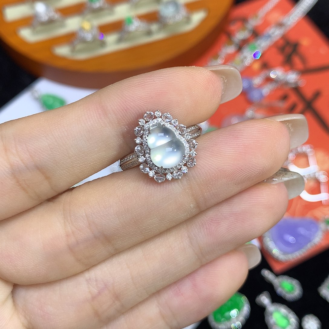 翡翠戒指18K金镶嵌葫芦