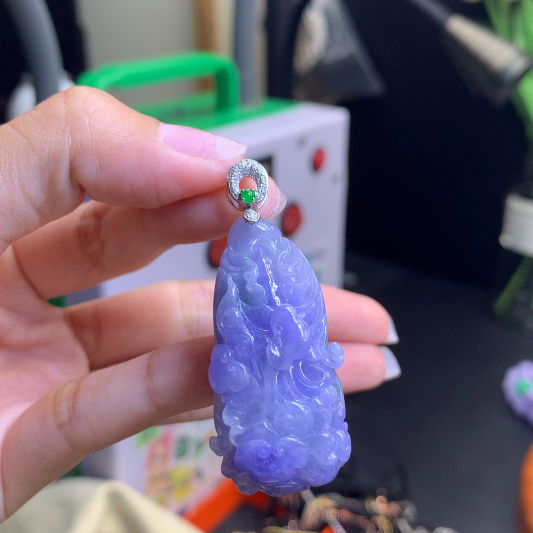 翡翠18K金镶嵌颈饰