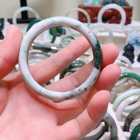 独山玉未镶嵌手镯