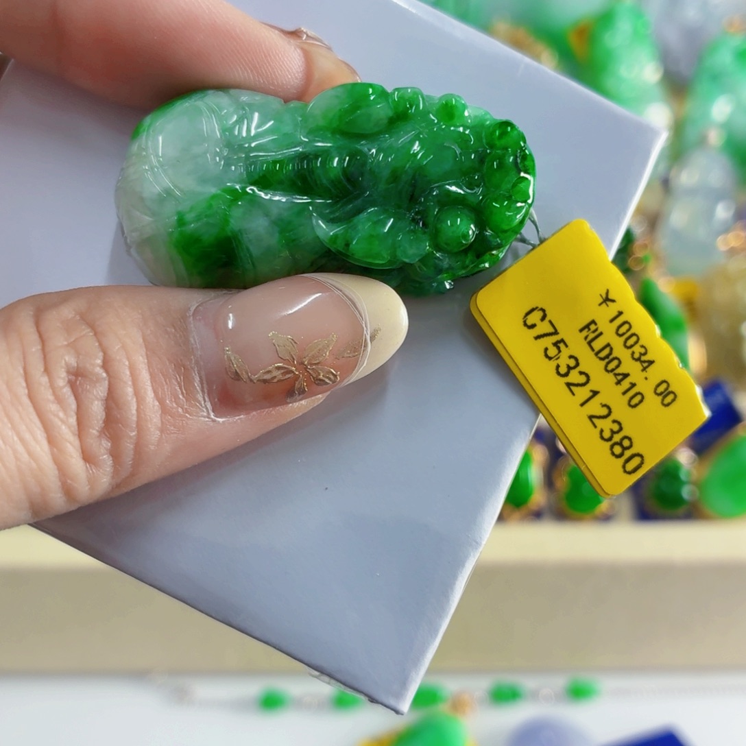 翡翠未镶嵌颈饰翡翠