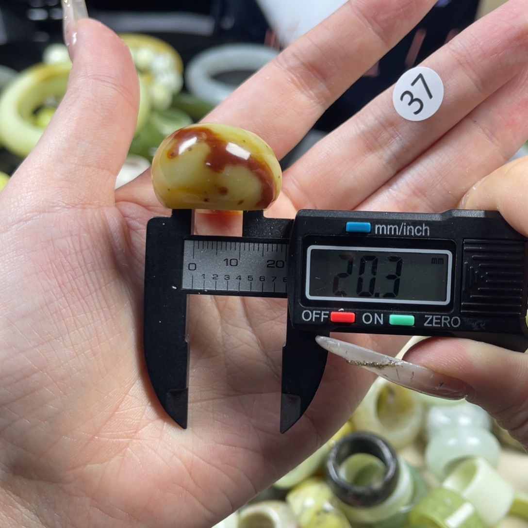 蛇纹石玉未镶嵌戒指