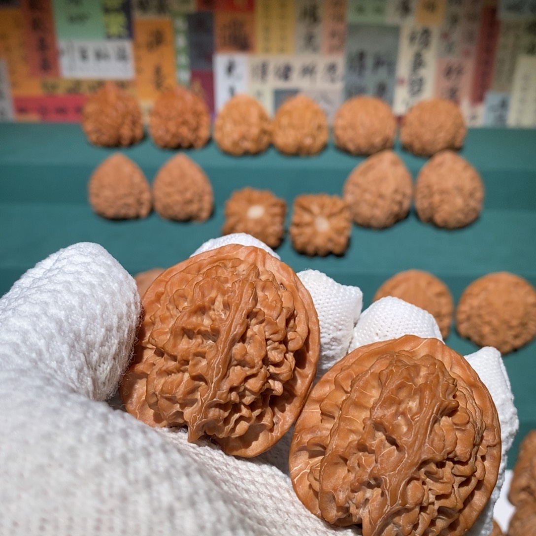 仁***妹文玩核桃把件苹果园