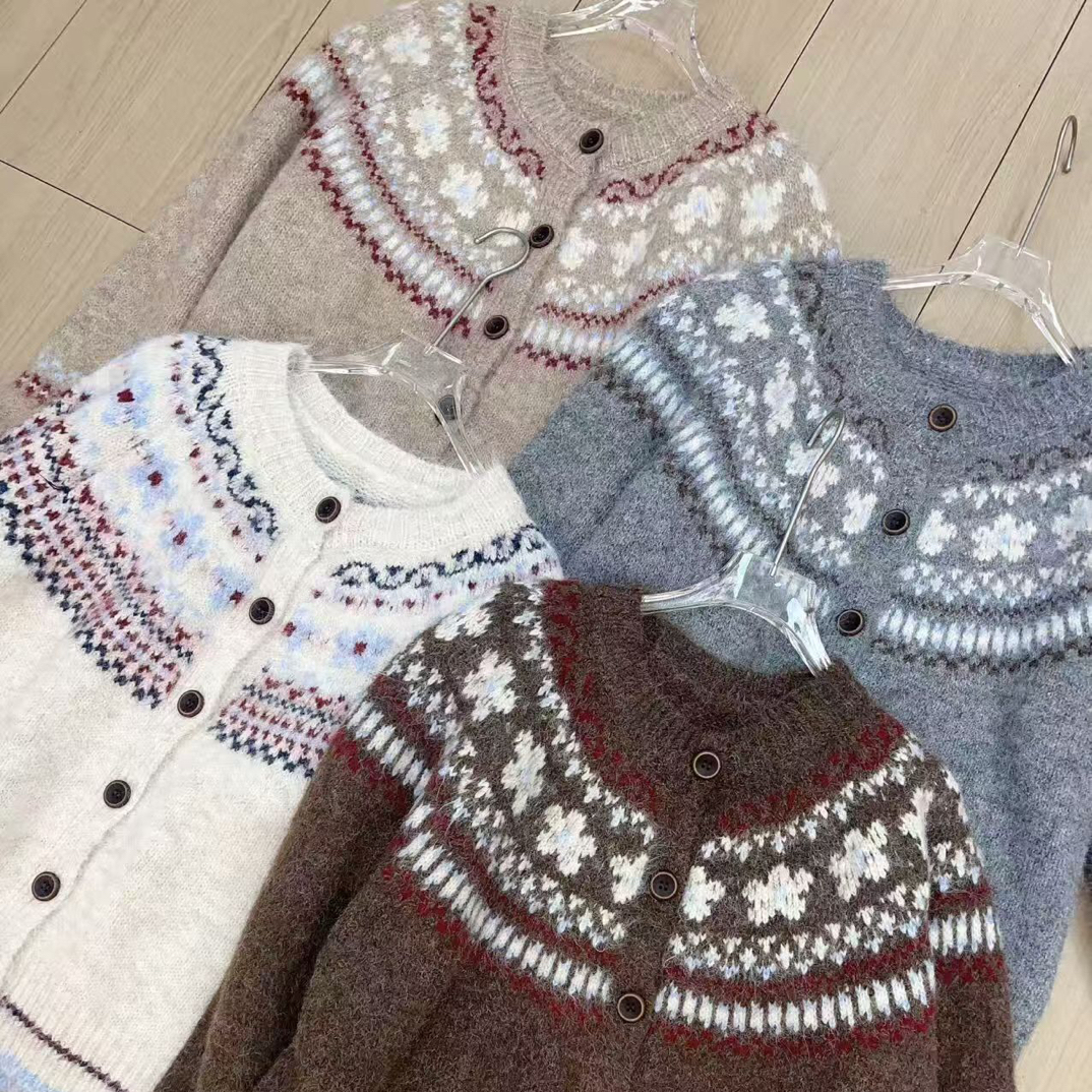 901-1000圆领保暖包袖常规厚款开衫款毛衣韩版上衣秋款排扣