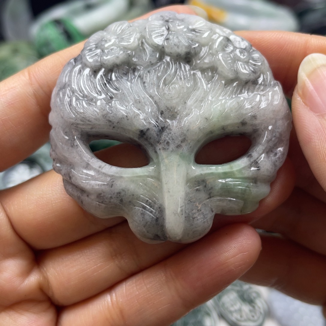 翡翠未镶嵌颈饰牌子