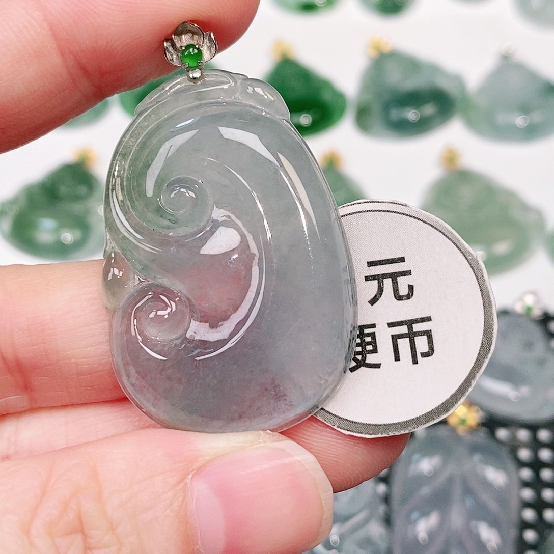 翡翠18K金镶嵌颈饰