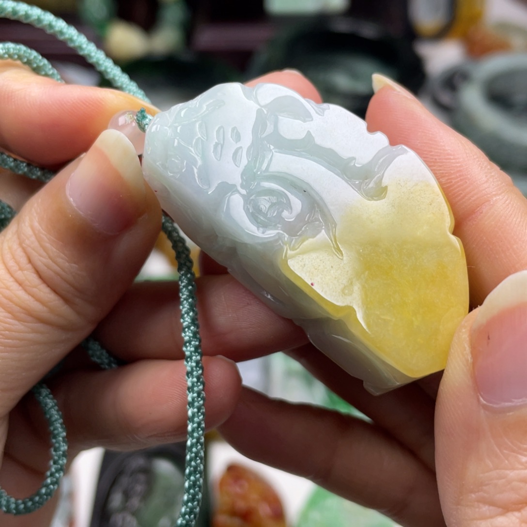 翡翠未镶嵌颈饰牌子