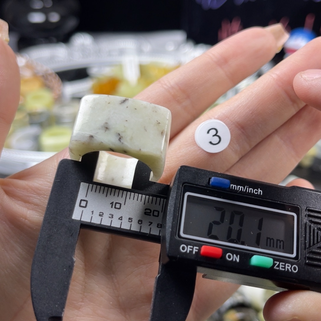 蛇纹石玉未镶嵌戒指