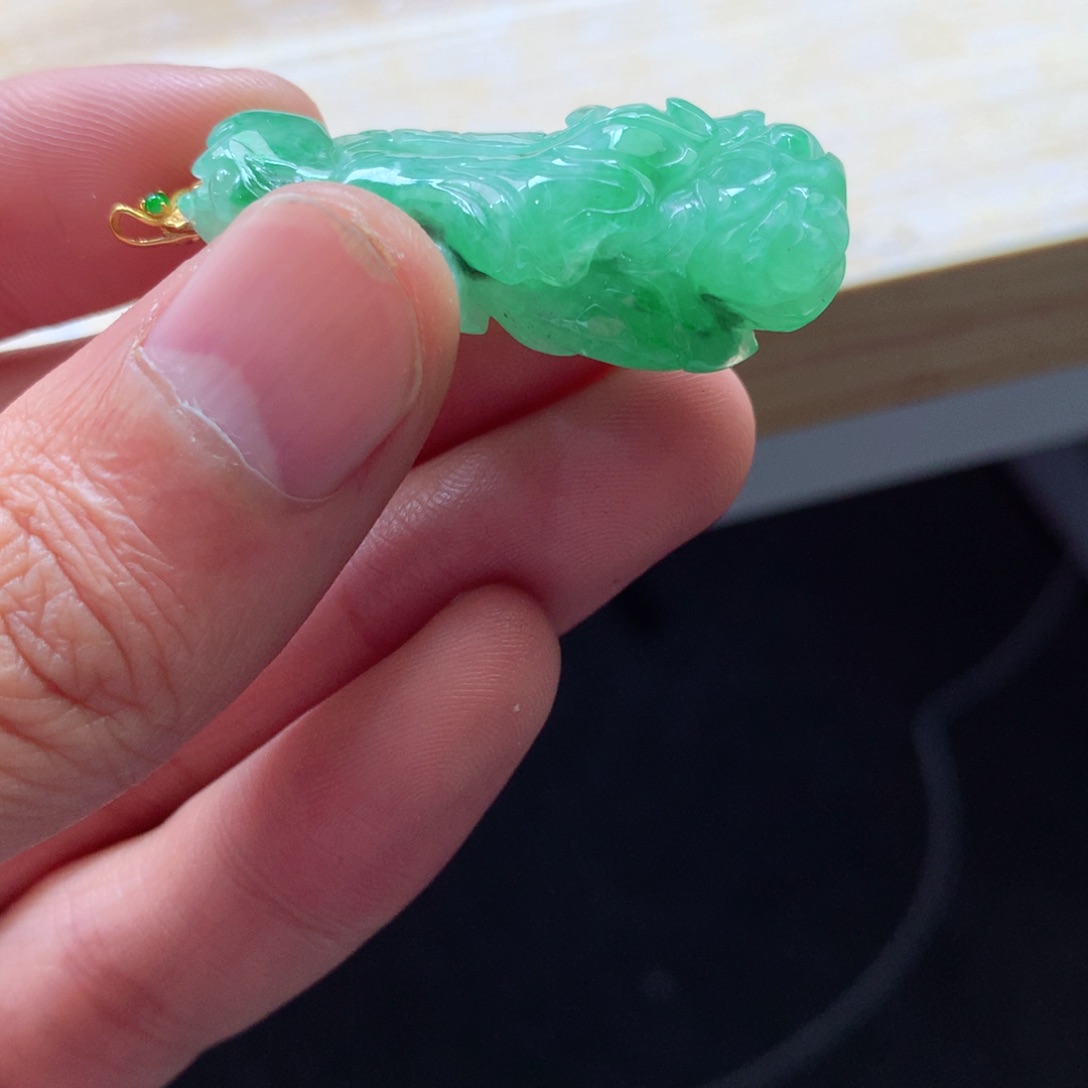 翡翠颈饰18K金镶嵌吊坠