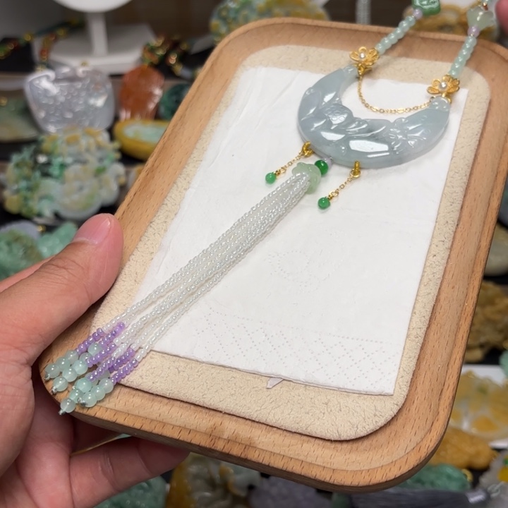 翡翠颈饰未镶嵌吊坠